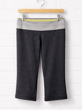 Lululemon Athletica Gray and Black Capris | Y2K | Size 6